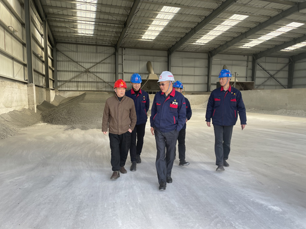 股份公司黨委委員、副總經(jīng)理劉道昆到建材公司調(diào)研