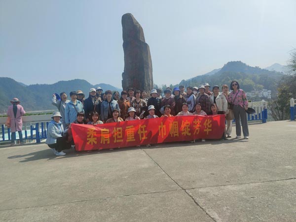 公司機(jī)關(guān)黨支部、工程服務(wù)支部聯(lián)合舉辦“三八”節(jié)主題活動(dòng)