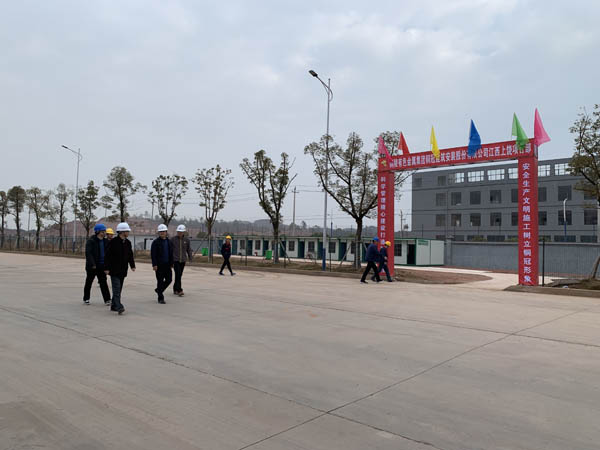 公司領(lǐng)導(dǎo)到江西匯盈電解項目指導(dǎo)工作 公司領(lǐng)導(dǎo)到江西匯盈電解項目指導(dǎo)工作