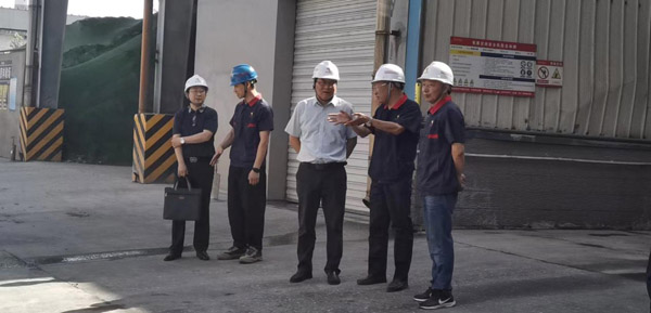 集團(tuán)公司黨委委員、股份公司黨委書記、總經(jīng)理蔣培進(jìn)到建材公司調(diào)研