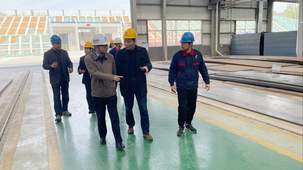 銅陵學(xué)院機(jī)械工程學(xué)院院長(zhǎng)一行到公司參觀交流 銅陵學(xué)院機(jī)械工程學(xué)院院長(zhǎng)一行到公司參觀交流